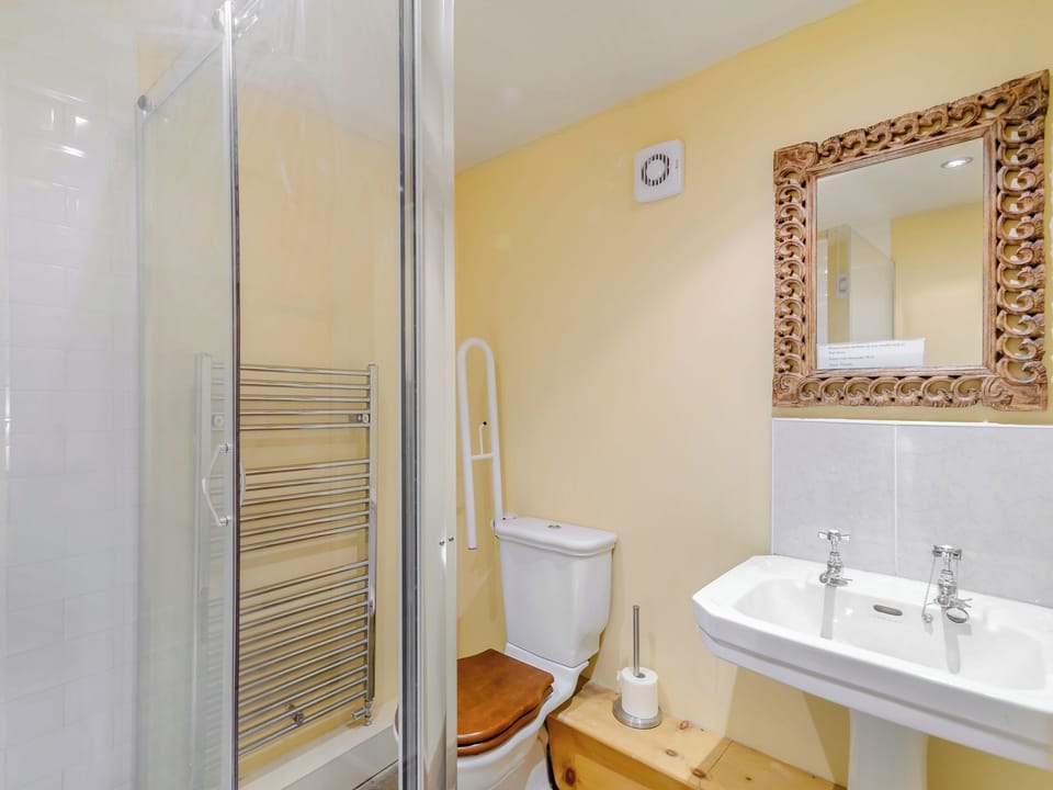 Bathroom | Seaton Court - Seaton Hall, Staithes