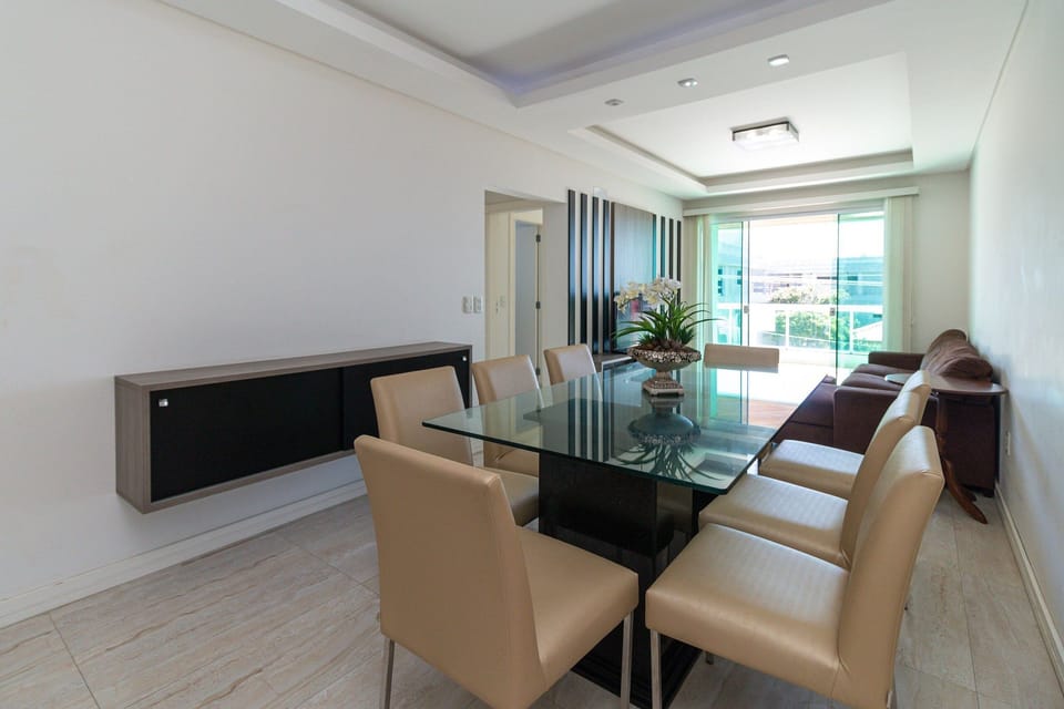 Apartment, 3 Bedrooms | Dining