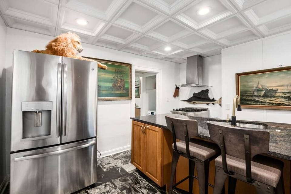 Now that the dragons are gone, the lions can relax and do their stretchies.