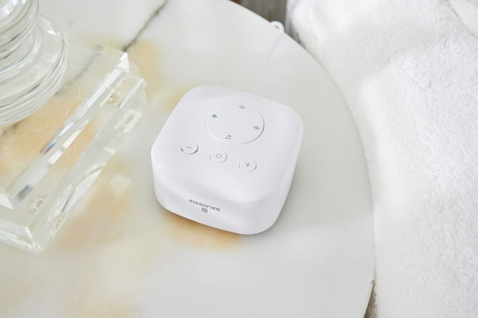 There`s a white noise machine in the bedrooms, so you can sleep to the sounds of rain, wind, jungle, … what ever you want.