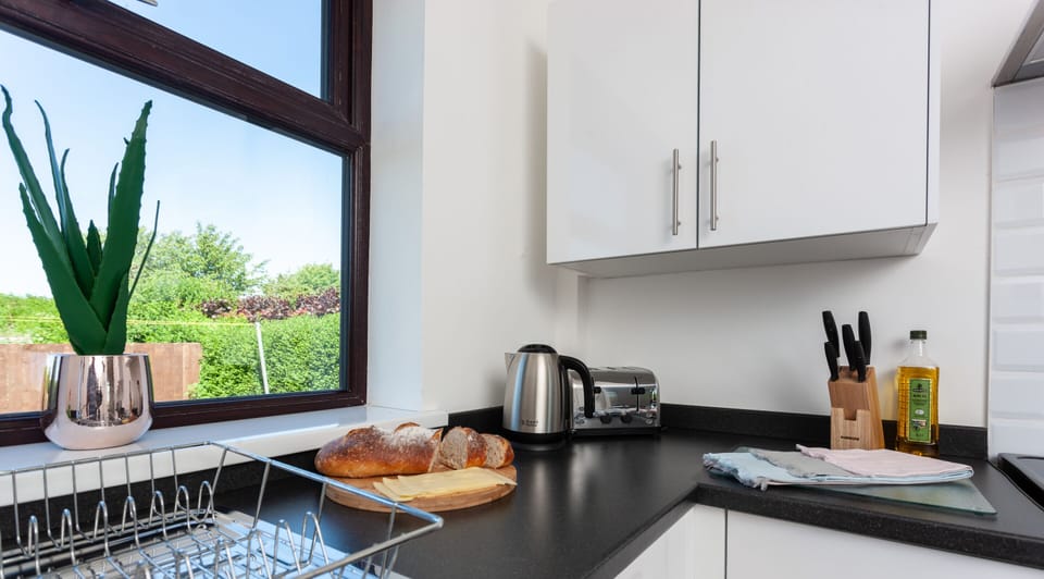 Apartment, Private Bathroom (3 Bed - Mountford) | Shared kitchen