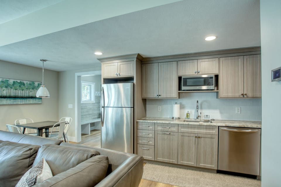Lower Level Family Room, Wet Bar (Fridge, Sink, Dishwasher and Outdoor Dishes)