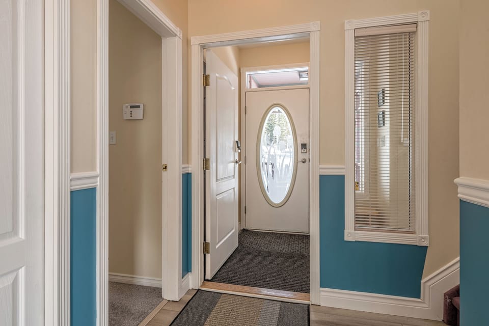 Interior Entryway to Bedrooms & Den 