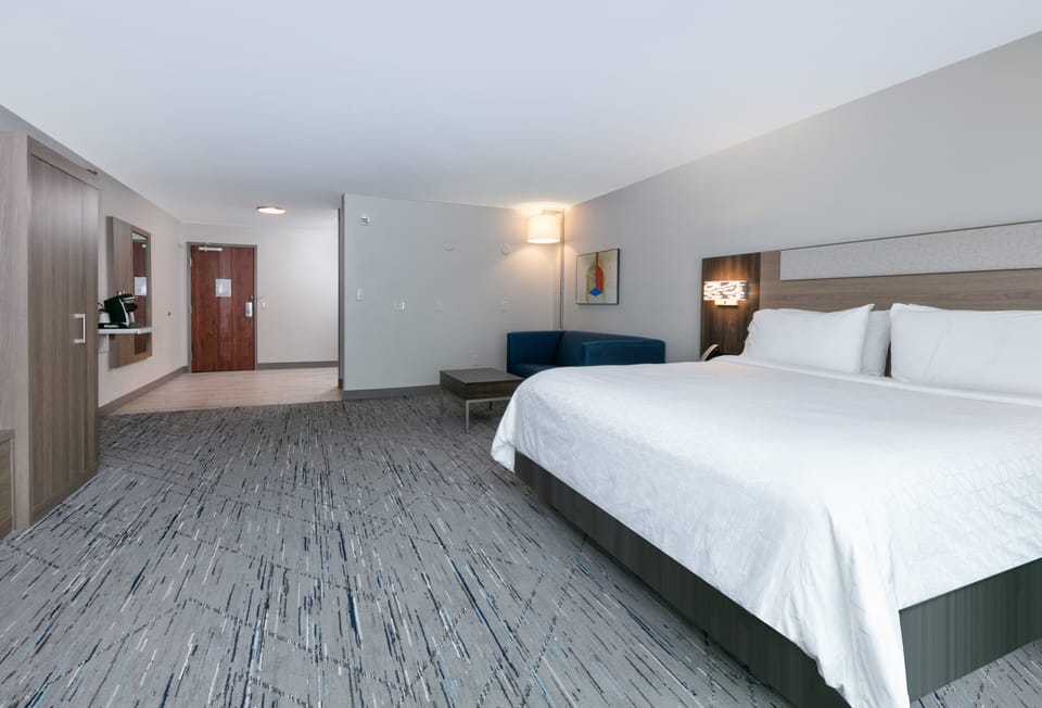 Suite, 1 King Bed with Sofa bed, Accessible (Mobility, Accessible Tub) | In-room safe, desk, laptop workspace, iron/ironing board