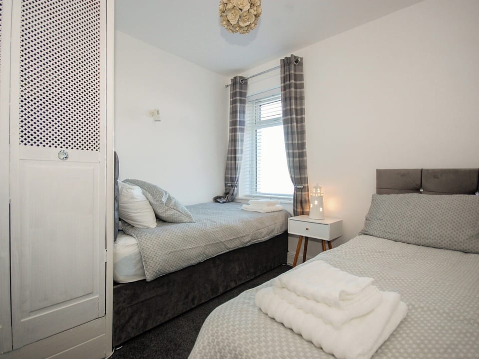 Twin bedroom | Seascape, Skinningrove, near Saltburn-by-the-Sea