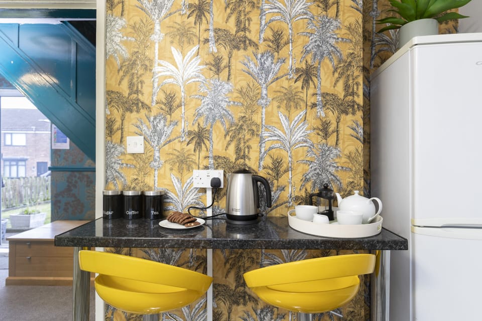 Superior Apartment, Private Bathroom (Taylor Avenue) | Shared kitchen