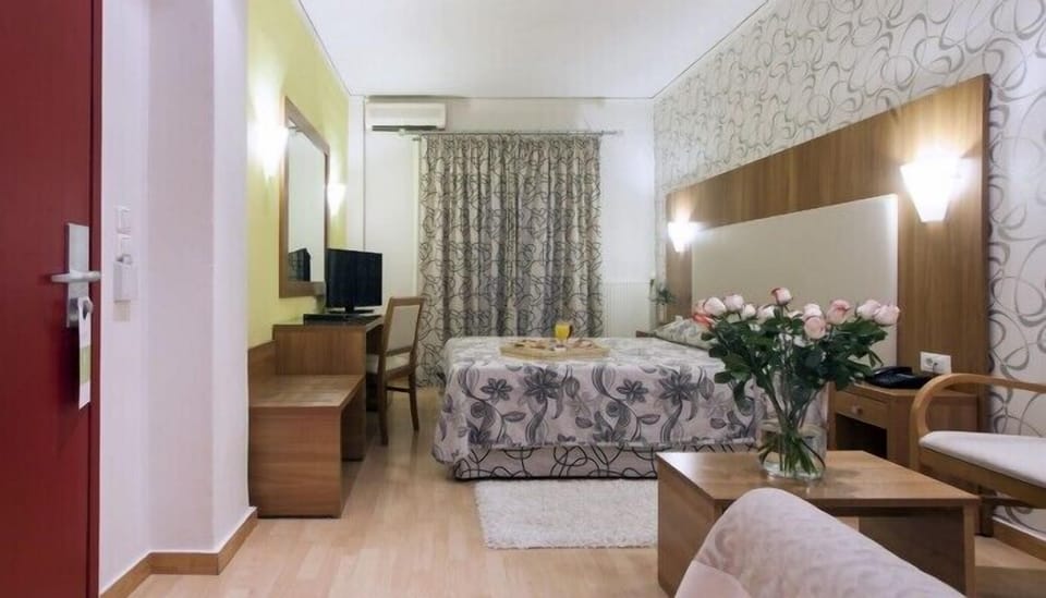 Junior Suite | Minibar, in-room safe, desk, soundproofing
