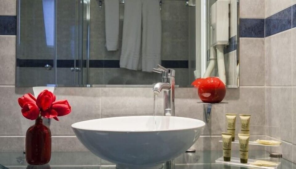 Bathroom sink