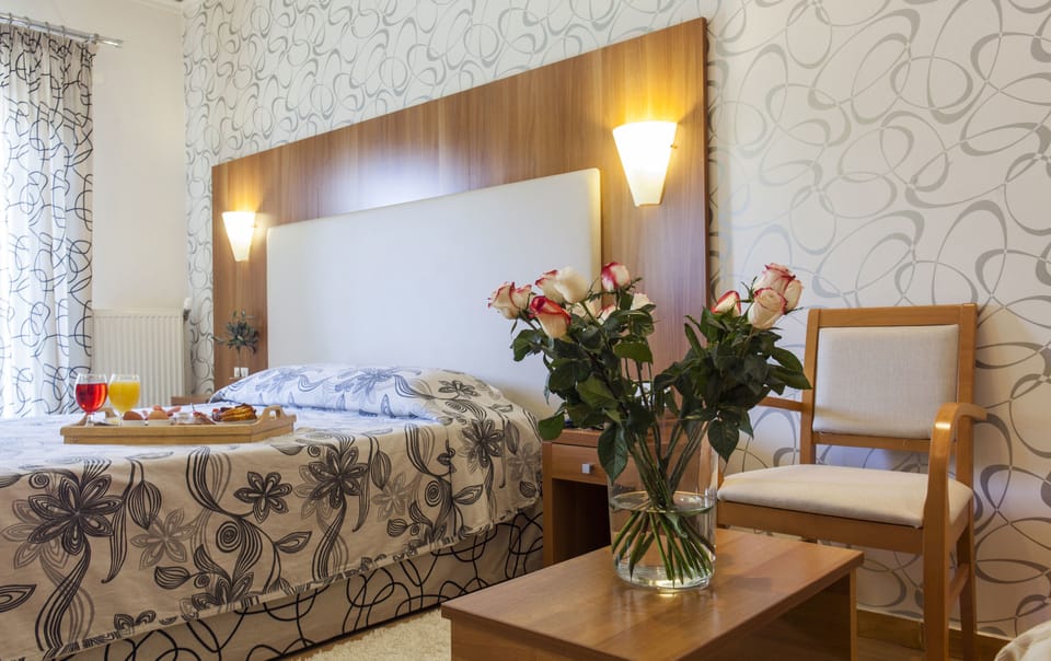 Junior Suite | Minibar, in-room safe, desk, soundproofing