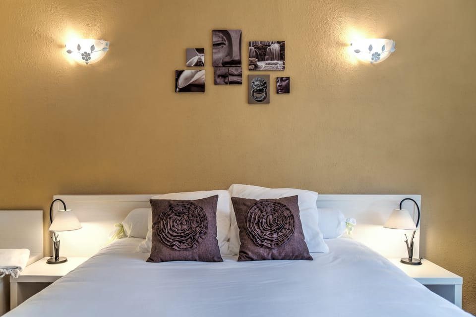 Superior Double Room | Desk, cribs/infant beds, free WiFi, bed sheets
