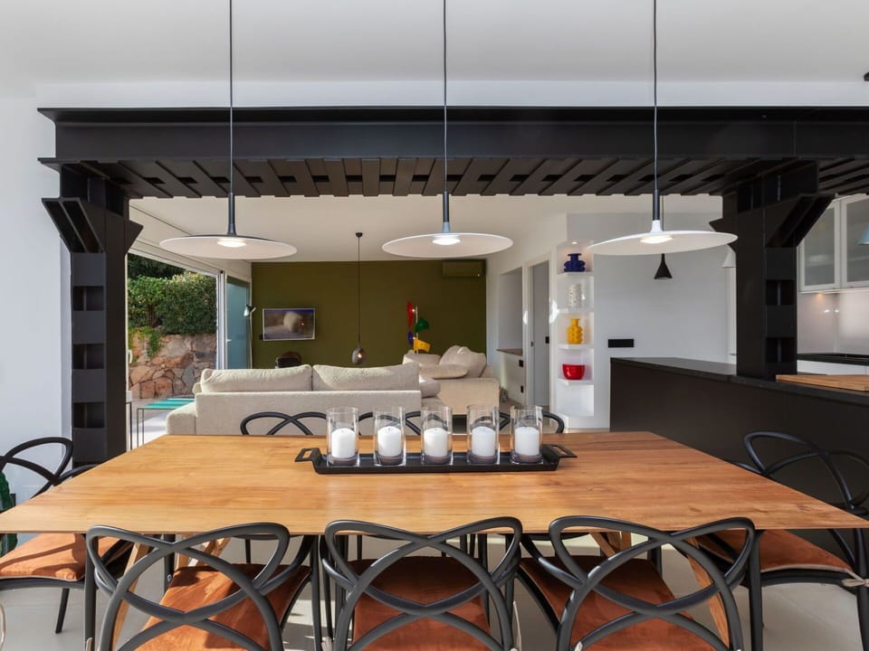 Table, Furniture, Tableware, Chair, Wood, Kitchen, Interior Design, Living Room, Flooring, Floor