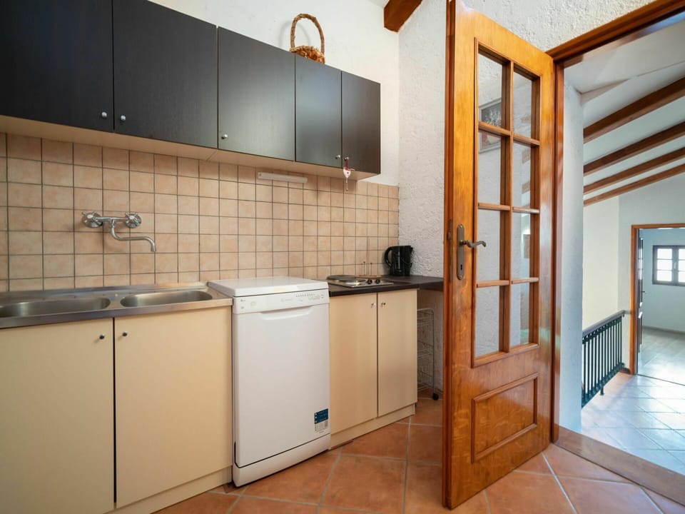 Property, Room, Building, Cabinetry, Countertop, Kitchen, House, Furniture, Interior Design, Floor