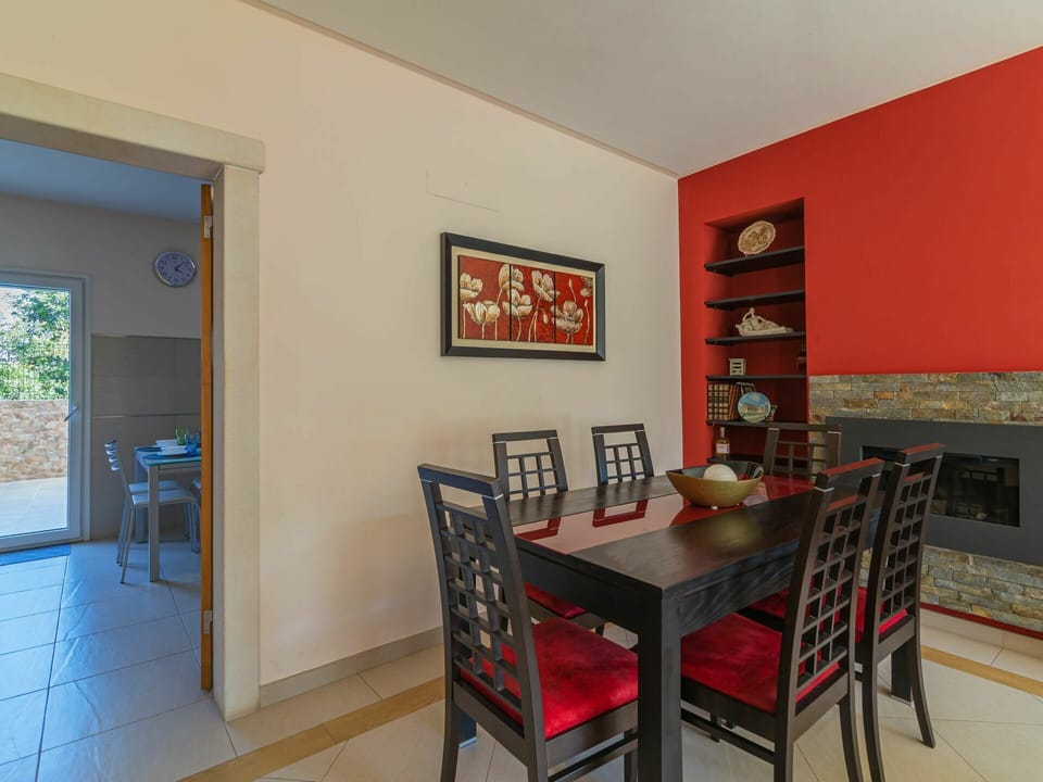 Room, Property, Dining Room, Furniture, Building, Interior Design, Table, House, Real Estate, Floor