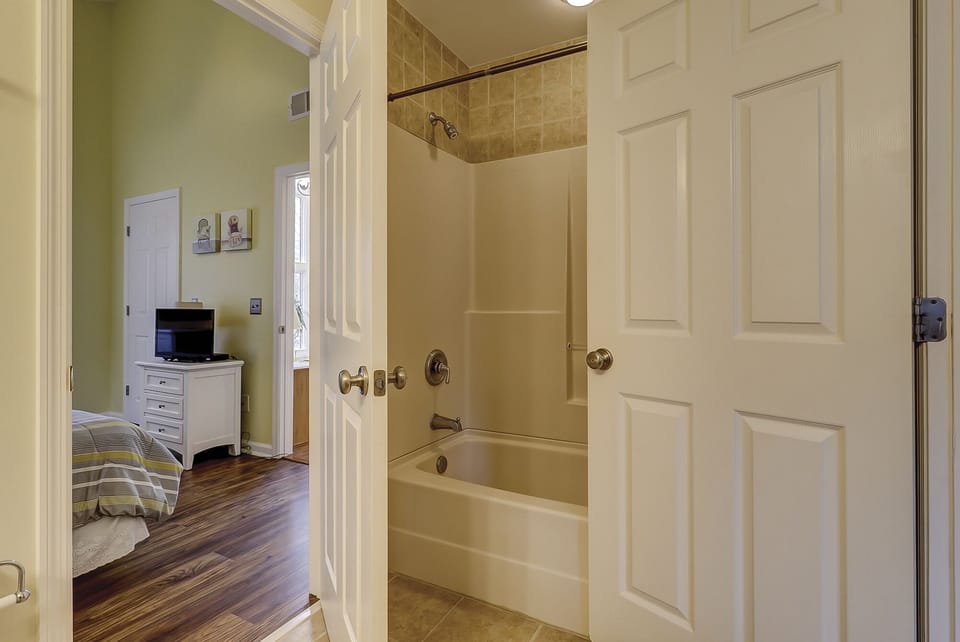 Shared Guest Bath