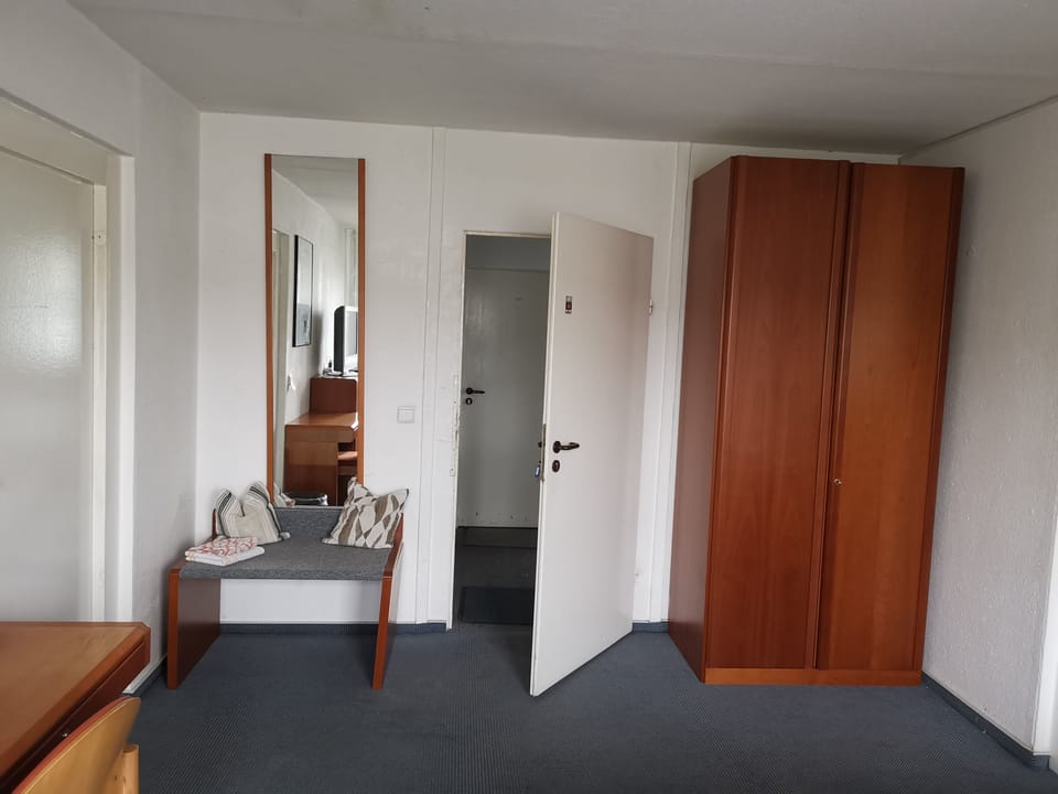 Basic Double or Twin Room, Shared Bathroom | Room amenity