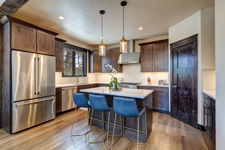 Kitchen and Breakfast Bar