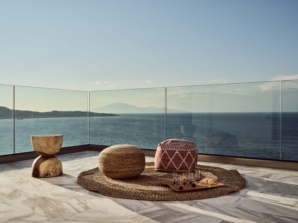Captivating outdoor lounge settings.