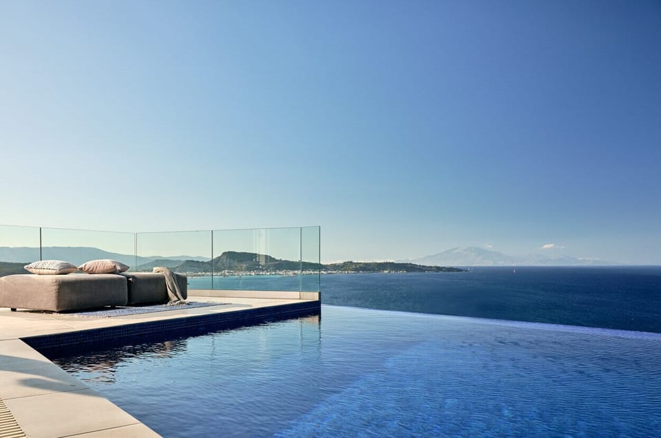Inspiring Infinity Pool for creative souls, let Sirens seduce you to Mudita.
