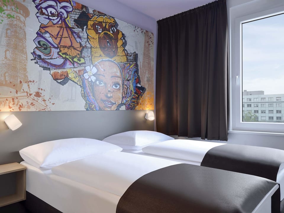Twin Room | Hypo-allergenic bedding, desk, free WiFi, bed sheets