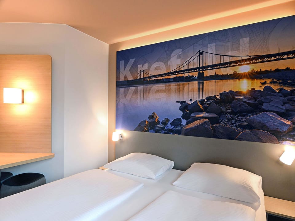 Double Room | Hypo-allergenic bedding available, desk, WiFi (free), bed sheets