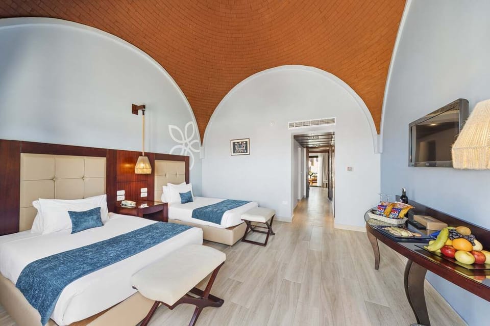 Family Suite | Minibar, in-room safe, soundproofing, iron/ironing board