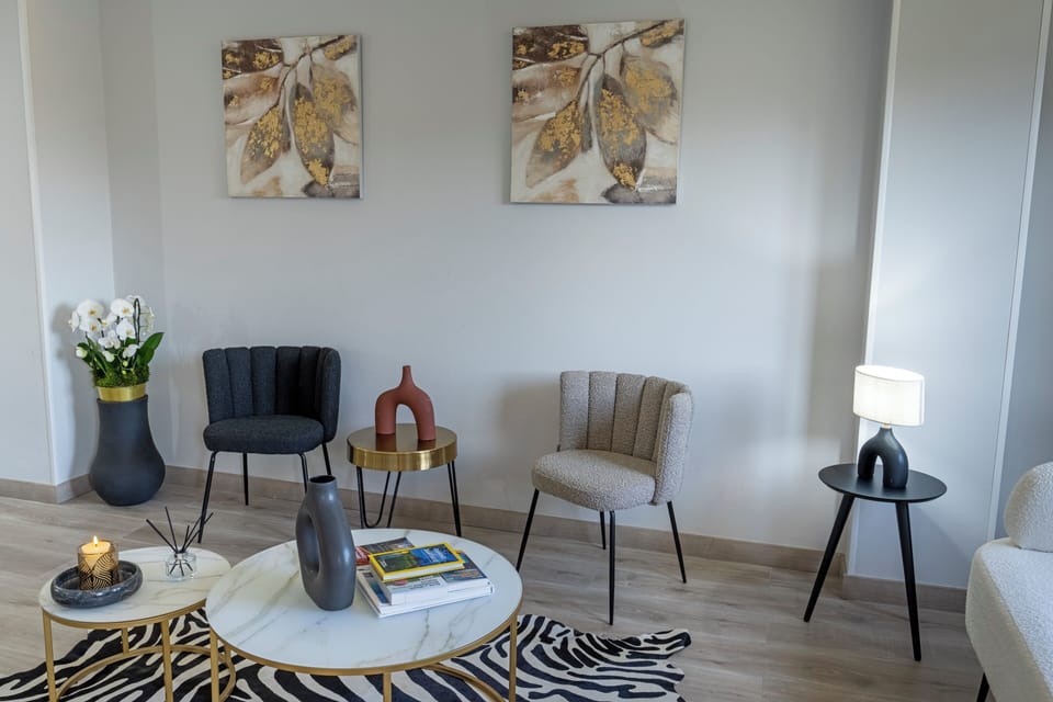 1 King Bed, Suite | Minibar, in-room safe, desk, free WiFi
