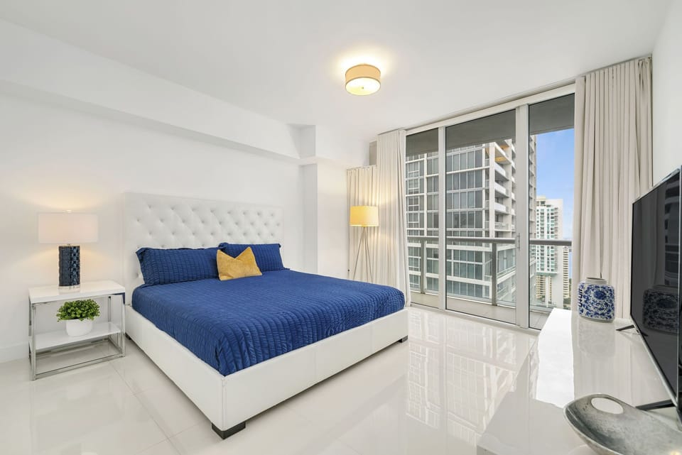 Second spacious, bright bedroom! Beautiful combination of blue and white!
