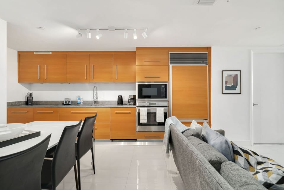 Fully-equipped kitchen and dining area!