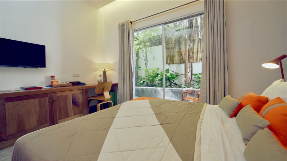 Deluxe Ground Floor Double | Memory foam beds, minibar, in-room safe, desk