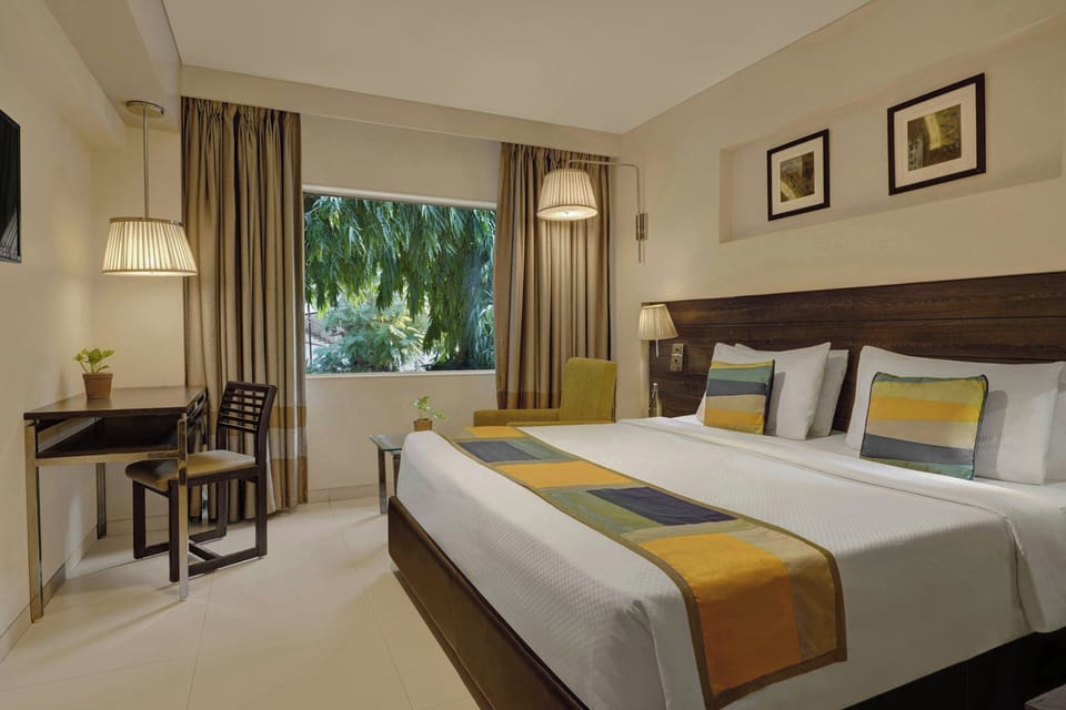 Room, 1 King Bed, City View | Free minibar items, in-room safe, desk, blackout drapes
