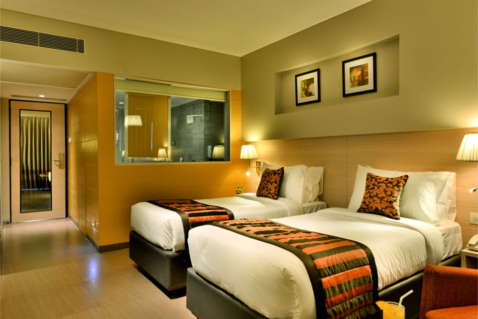 Winter Green Room | Free minibar items, in-room safe, desk, blackout drapes