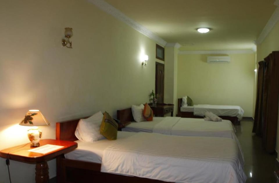 Deluxe Triple Room | Minibar, individually decorated, individually furnished, desk
