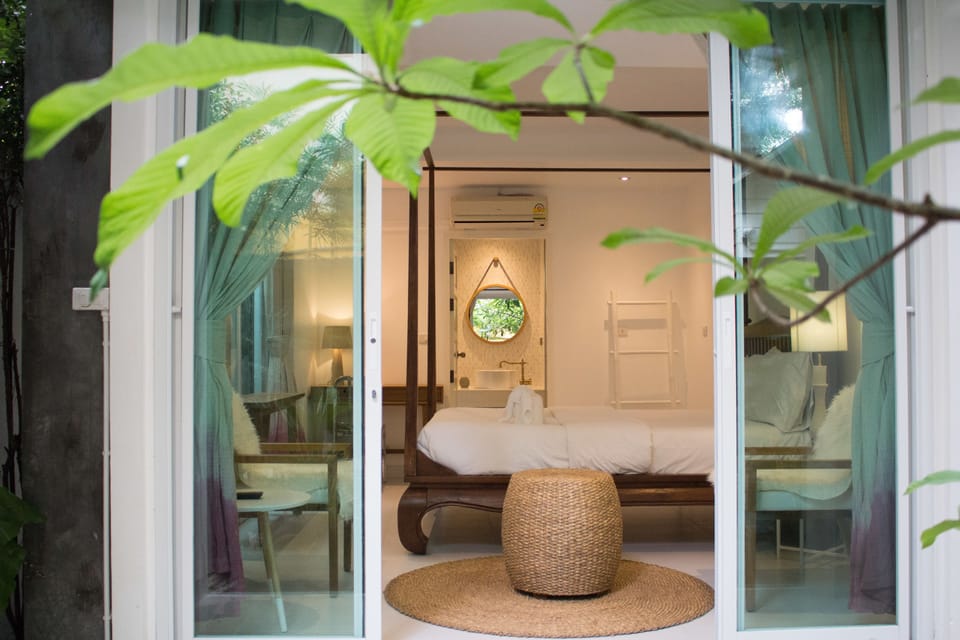 Elegant Garden View | In-room safe, desk, blackout drapes, soundproofing