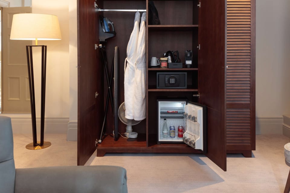 Room, 1 King Bed (Bathtub) | In-room safe, desk, iron/ironing board, free cribs/infant beds