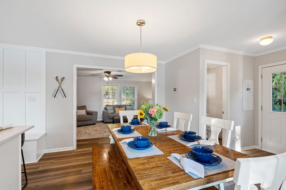 Dining area with seating for 6+.