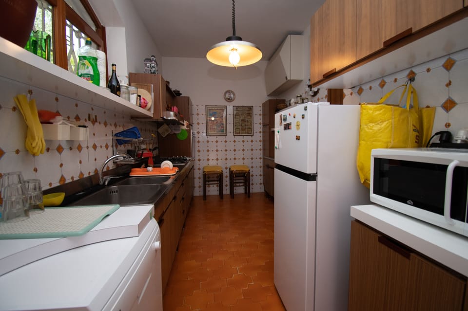 Classic Villa | Private kitchen | Full-size fridge, microwave, oven, stovetop