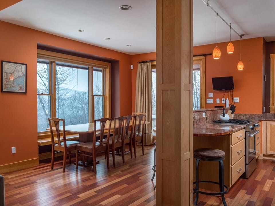 Maine Stay- Contemporary Mountain Home, Spectaular Outdoor Space! (42)
