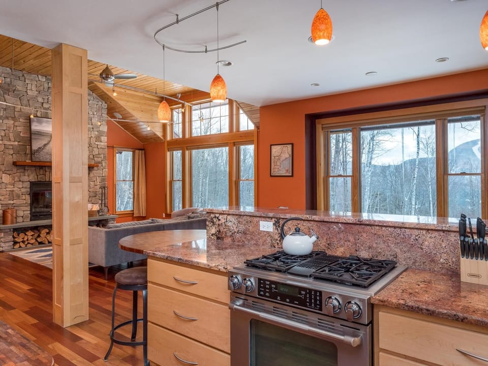 Maine Stay- Contemporary Mountain Home, Spectaular Outdoor Space! (35)