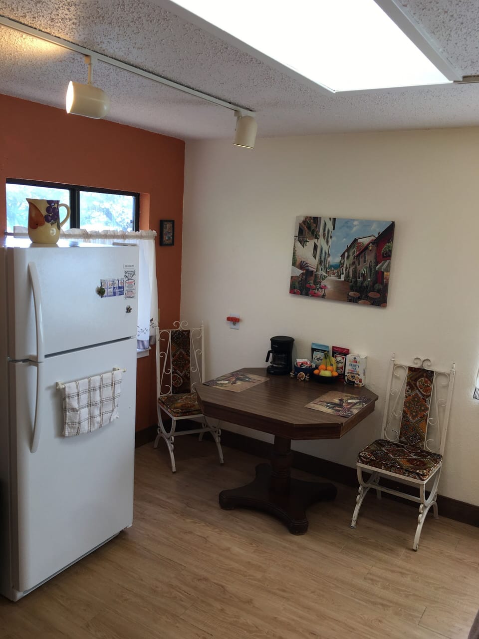 Kitchen table & Full Fridge