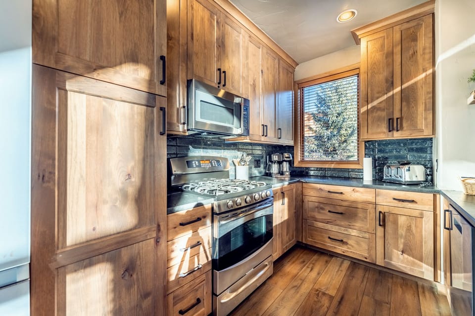 Kitchen - Gas range and stocked kitchen