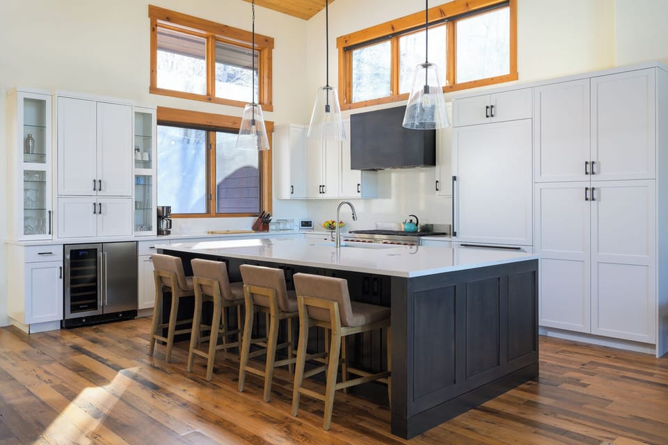 Breakfast bar with seating for four