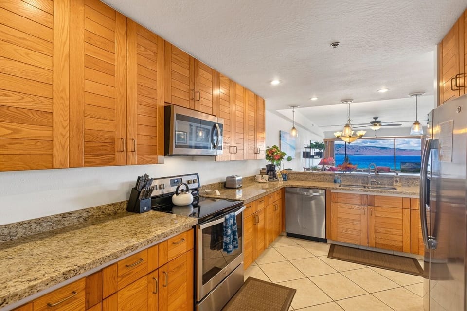 Large roomy kitchen with a view!