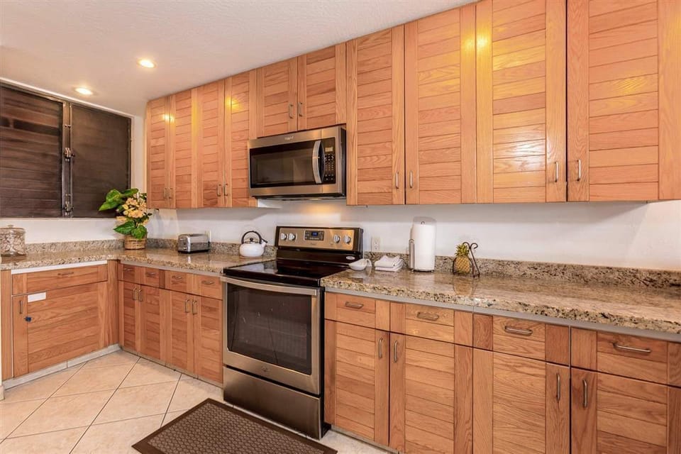 Fully stocked kitchen.