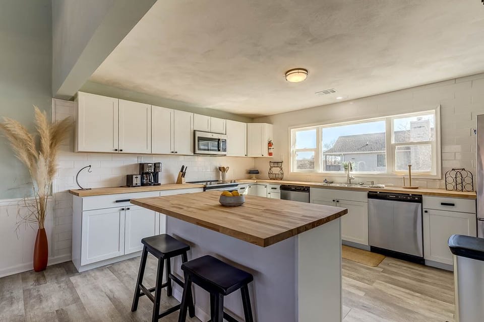 Top-Level Kitchen with Island (seats 2)