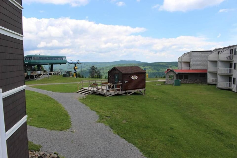 ★ Proximity ★ Ball-hooter Lift & Waffle House. This is the view from the patio. Ski slopes and Bike Trails are right of our patio