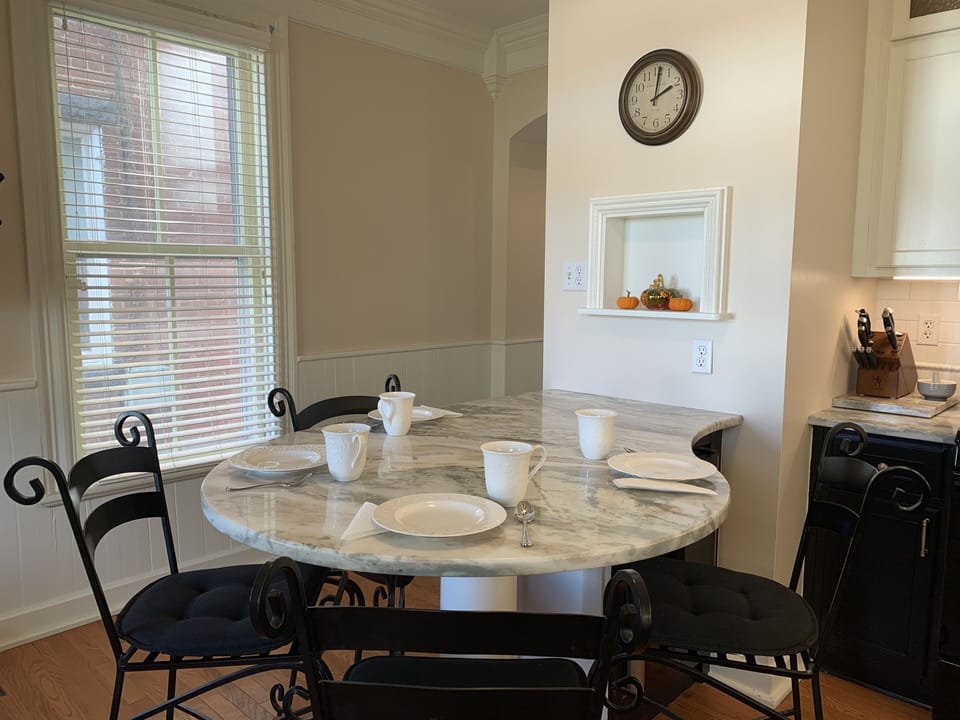 Very comfy eat-in kitchen