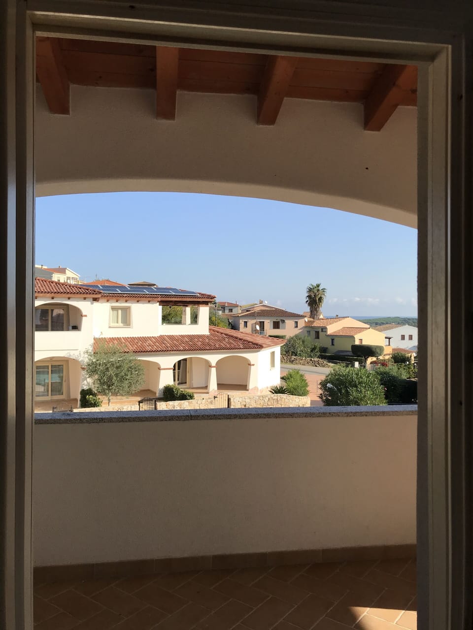Scorcio sul mare dall'interno zona pranzo 