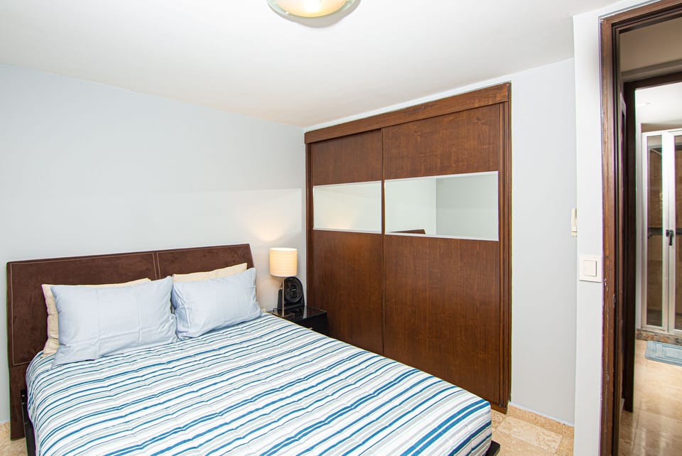 Guest bedroom
