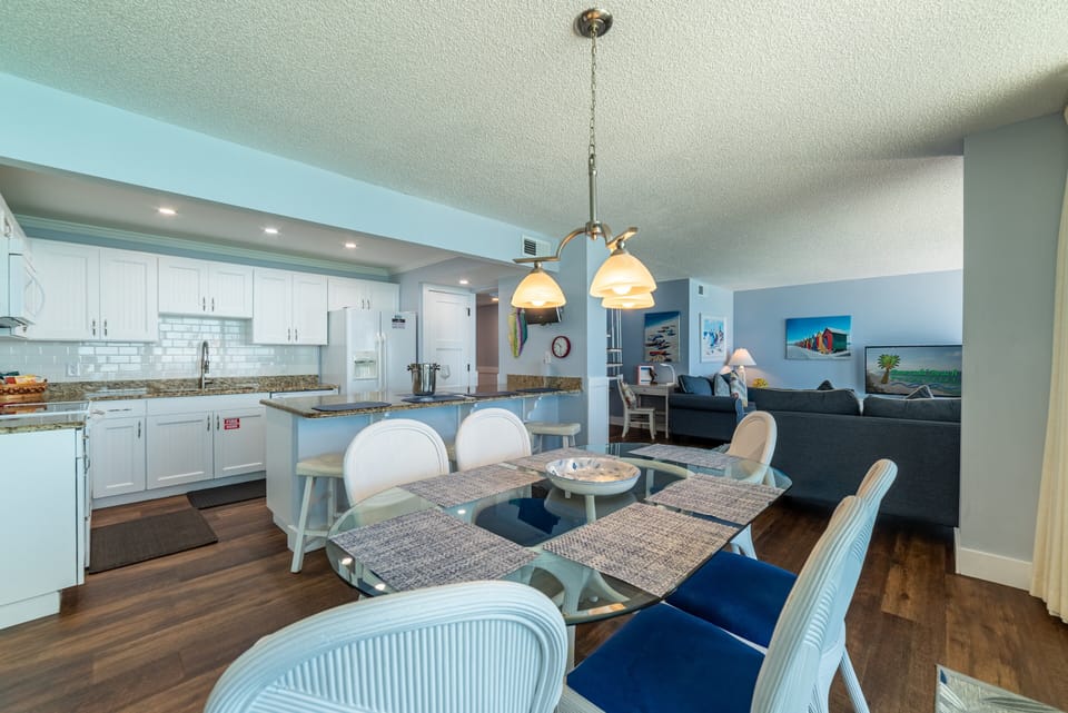 Kitchen and dining area are both beach view, too.