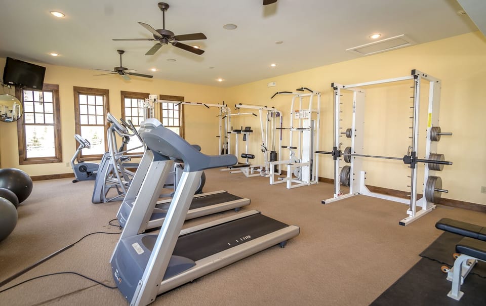 Spacious workout facility 
